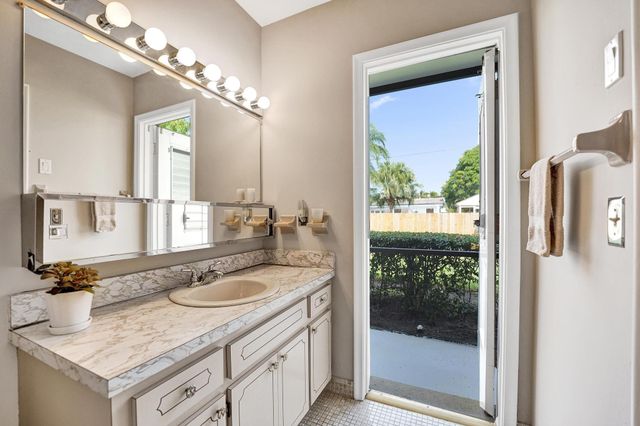 5011 Madison St, Hollywood, FL 33021