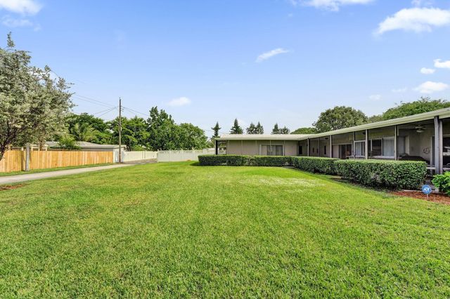 5011 Madison St, Hollywood, FL 33021