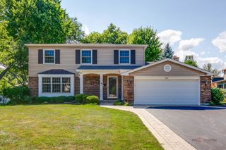 907 Dawes Street, Libertyville, IL 60048