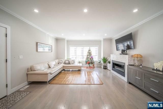 229 6th Street B, Fairview, NJ 07022