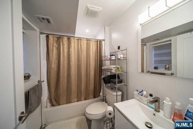 229 6th Street B, Fairview, NJ 07022