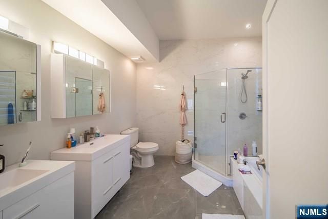229 6th Street B, Fairview, NJ 07022