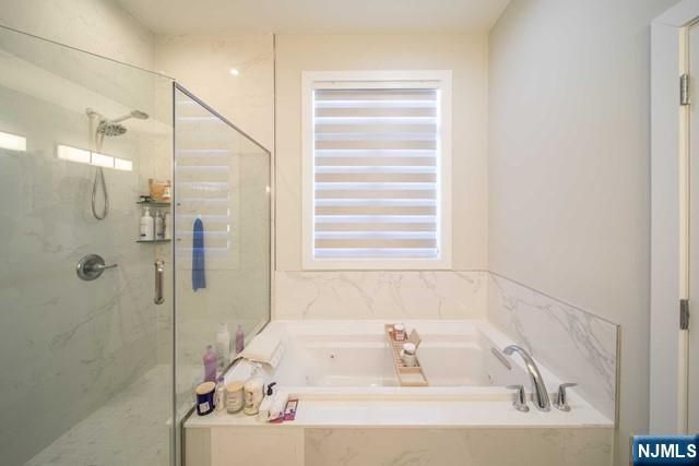 229 6th Street B, Fairview, NJ 07022