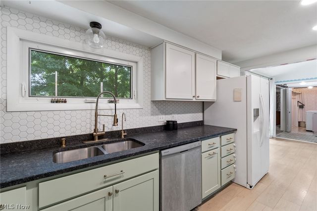 975 Colony Drive, Aurora, OH 44202