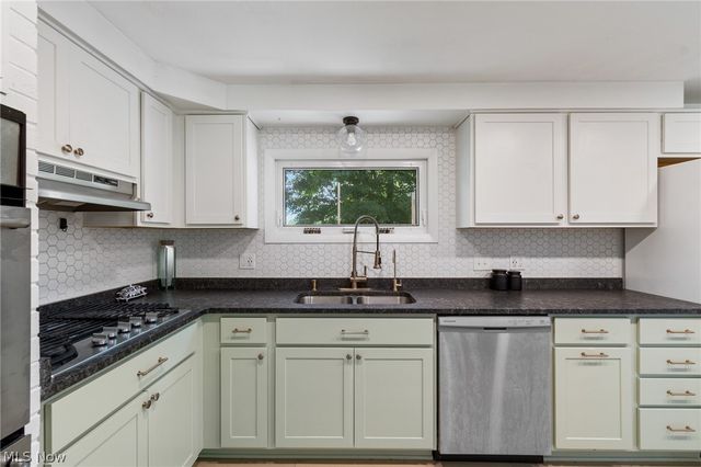 975 Colony Drive, Aurora, OH 44202