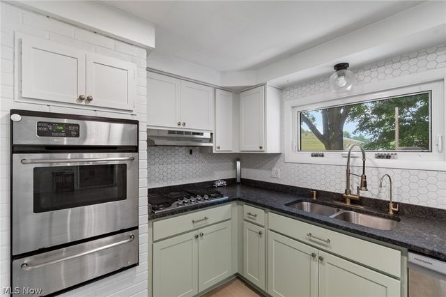 975 Colony Drive, Aurora, OH 44202