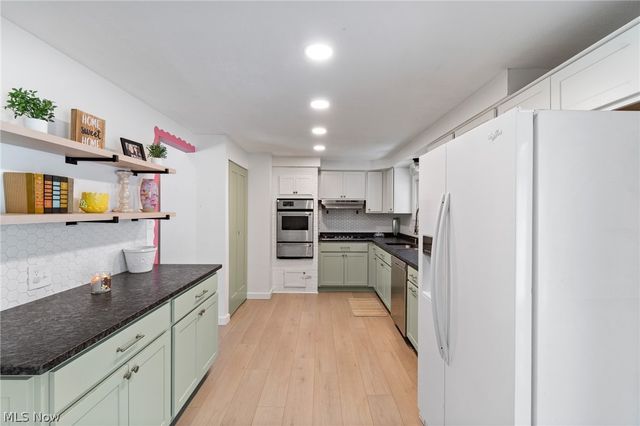 975 Colony Drive, Aurora, OH 44202