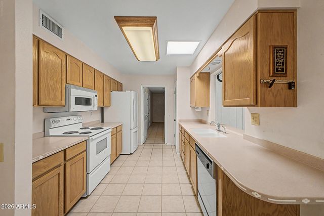 16022 N LAKEFOREST Drive, Sun City, AZ 85351