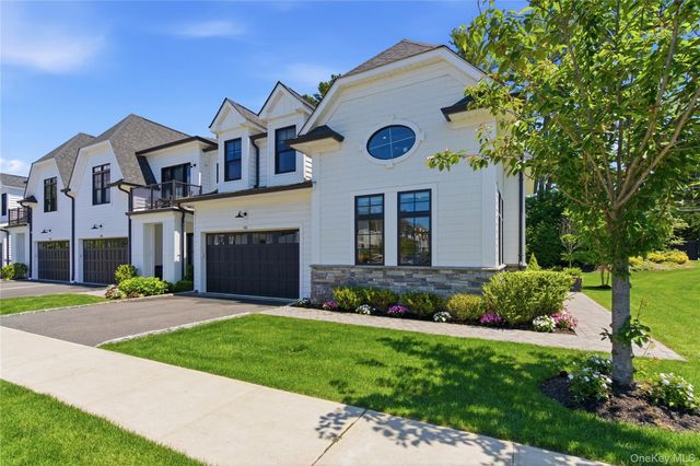 102 Three Ponds Lane E, Woodbury, NY 11797