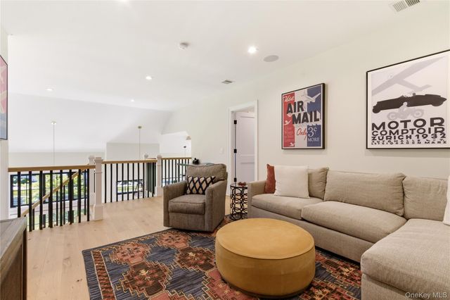 102 Three Ponds Lane E, Woodbury, NY 11797