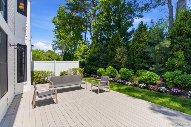 102 Three Ponds Lane E, Woodbury, NY 11797