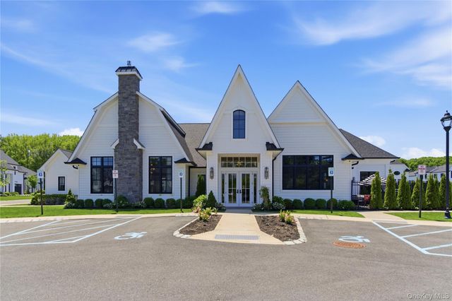 102 Three Ponds Lane E, Woodbury, NY 11797