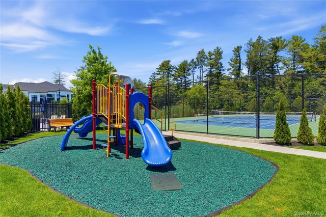 102 Three Ponds Lane E, Woodbury, NY 11797