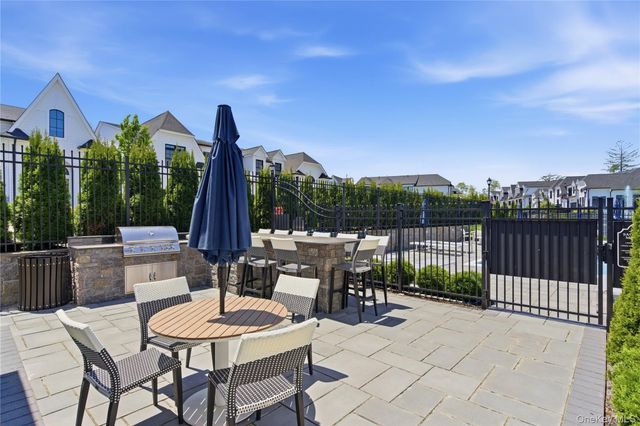 102 Three Ponds Lane E, Woodbury, NY 11797
