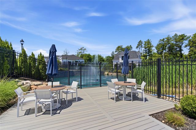 102 Three Ponds Lane E, Woodbury, NY 11797