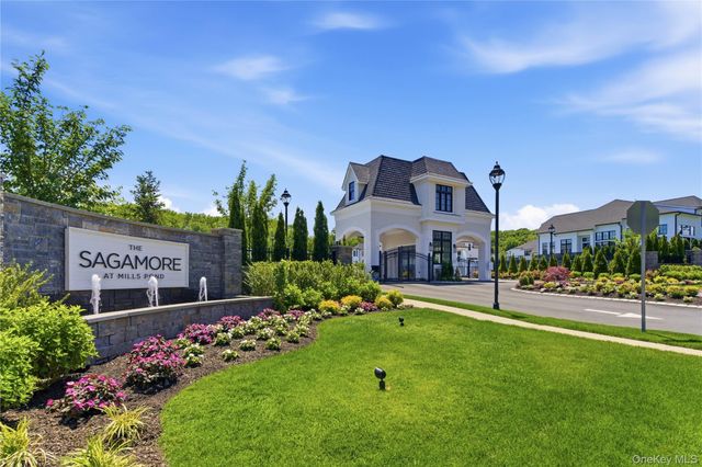 102 Three Ponds Lane E, Woodbury, NY 11797