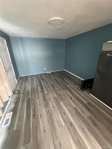 33019 Alamo Court, Westland, MI 48186