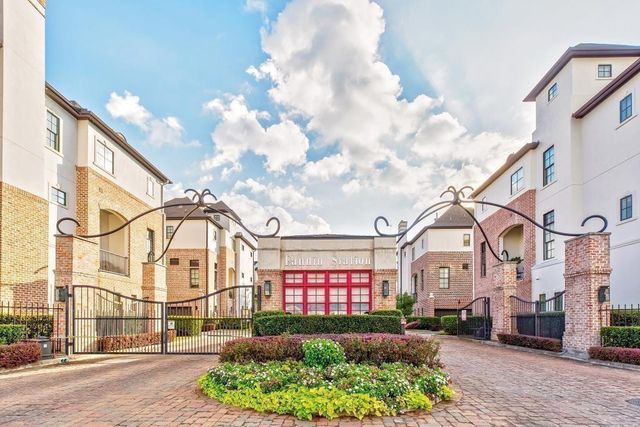 2024 Fannin Station S, Houston, TX 77045