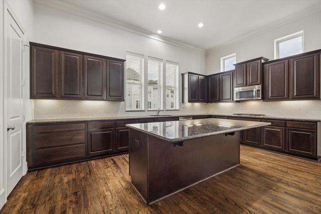 2024 Fannin Station S, Houston, TX 77045