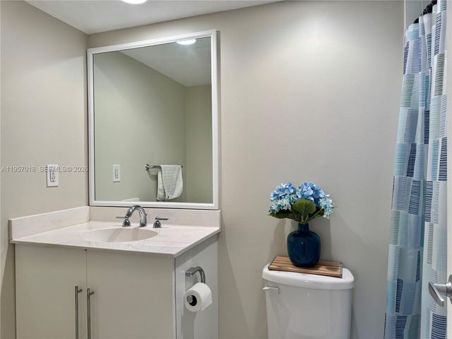 3000 S Ocean Drive 1006, Hollywood, FL 33019