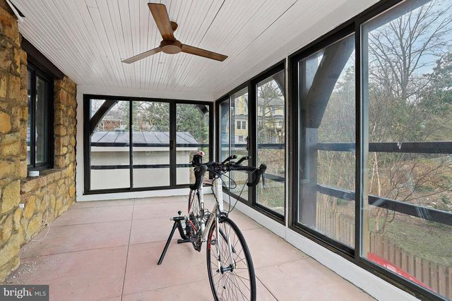 2347 S ARLINGTON RIDGE RD, Arlington, VA 22202