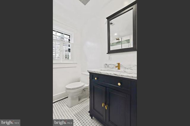 2347 S ARLINGTON RIDGE RD, Arlington, VA 22202