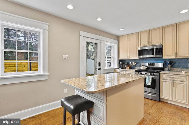 2347 S ARLINGTON RIDGE RD, Arlington, VA 22202