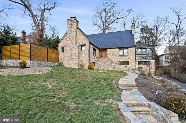 2347 S ARLINGTON RIDGE RD, Arlington, VA 22202