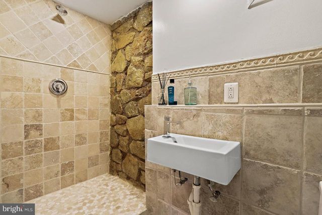 2347 S ARLINGTON RIDGE RD, Arlington, VA 22202