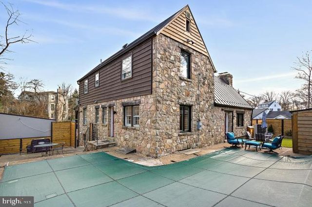 2347 S ARLINGTON RIDGE RD, Arlington, VA 22202