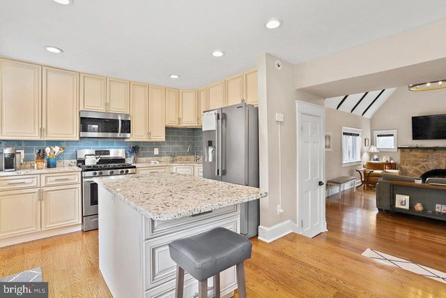 2347 S ARLINGTON RIDGE RD, Arlington, VA 22202