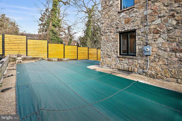 2347 S ARLINGTON RIDGE RD, Arlington, VA 22202