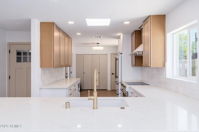3401 N 37TH Street 9, Phoenix, AZ 85018