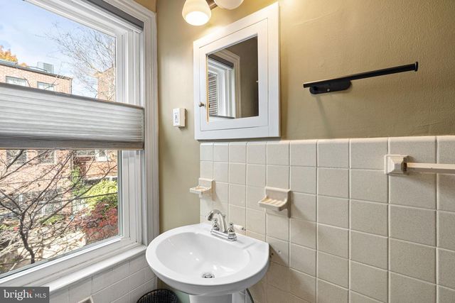 2317 WAVERLY ST, Philadelphia, PA 19146