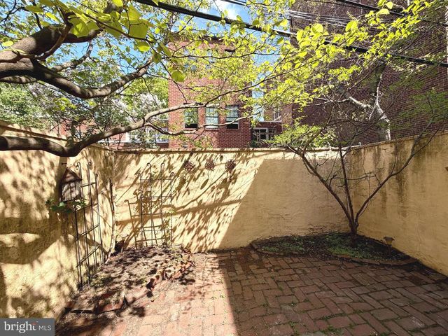 2317 WAVERLY ST, Philadelphia, PA 19146