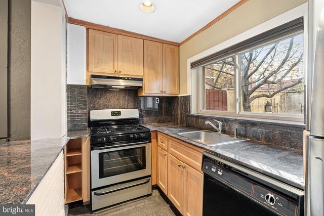 2317 WAVERLY ST, Philadelphia, PA 19146