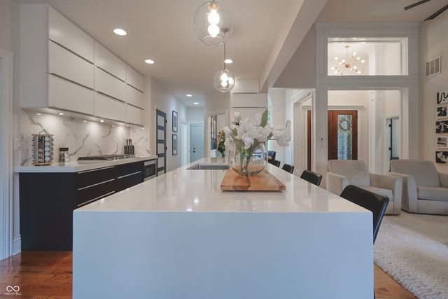 11911 W Grandview Drive, Columbus, IN 47201