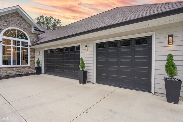 11911 W Grandview Drive, Columbus, IN 47201