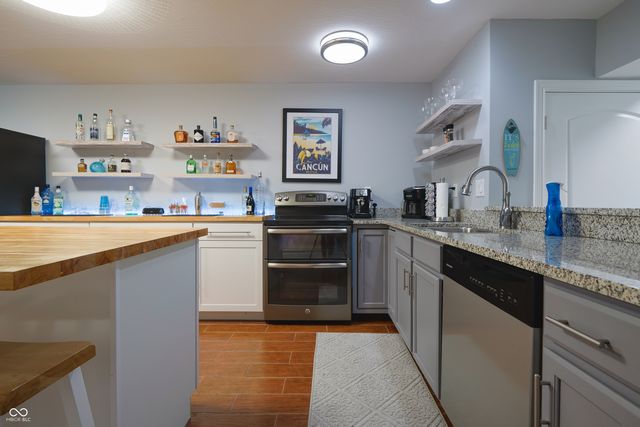 11911 W Grandview Drive, Columbus, IN 47201