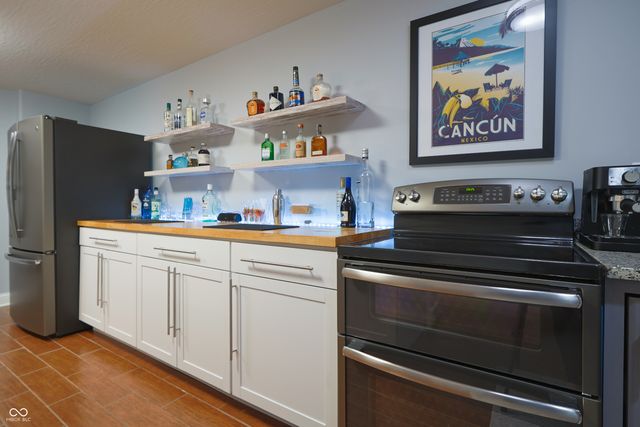 11911 W Grandview Drive, Columbus, IN 47201