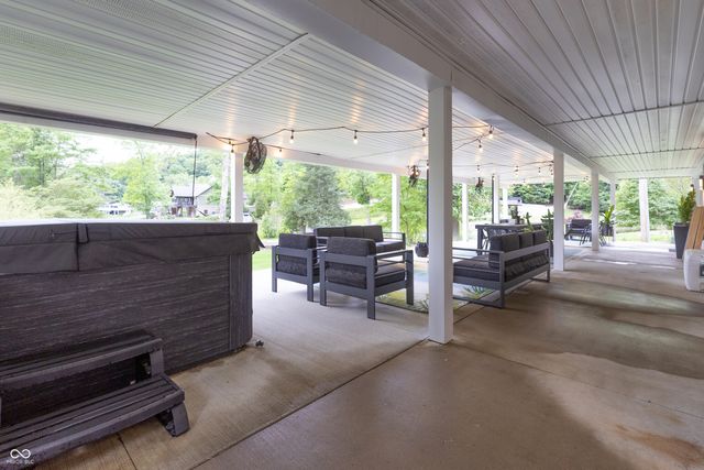 11911 W Grandview Drive, Columbus, IN 47201