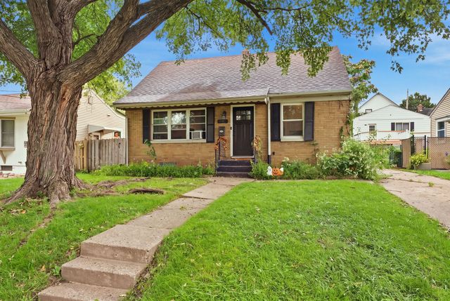 1727 13th Avenue, Moline, IL 61265