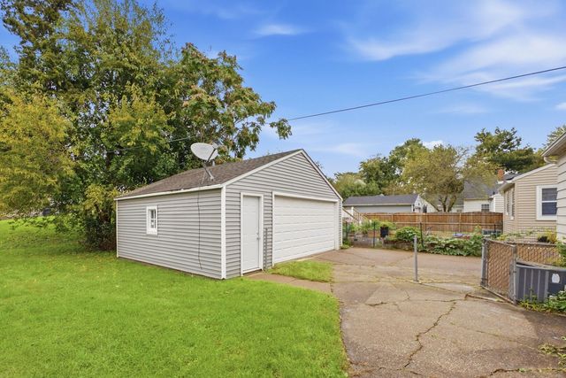 1727 13th Avenue, Moline, IL 61265