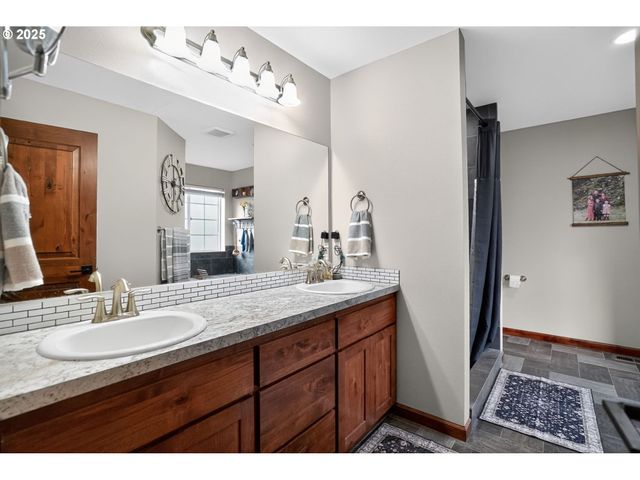 20385 S FERGUSON Rd, Oregon City, OR 97045