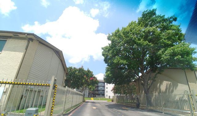 10650 Steppington Drive 146, Dallas, TX 75230