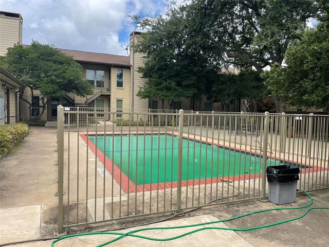 10650 Steppington Drive 146, Dallas, TX 75230