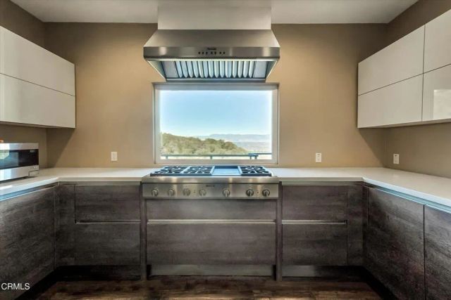 561 S Ventu Park Road, Newbury Park, CA 91320
