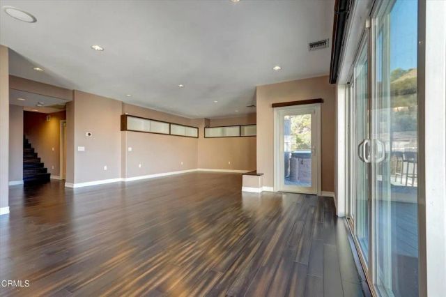 561 S Ventu Park Road, Newbury Park, CA 91320