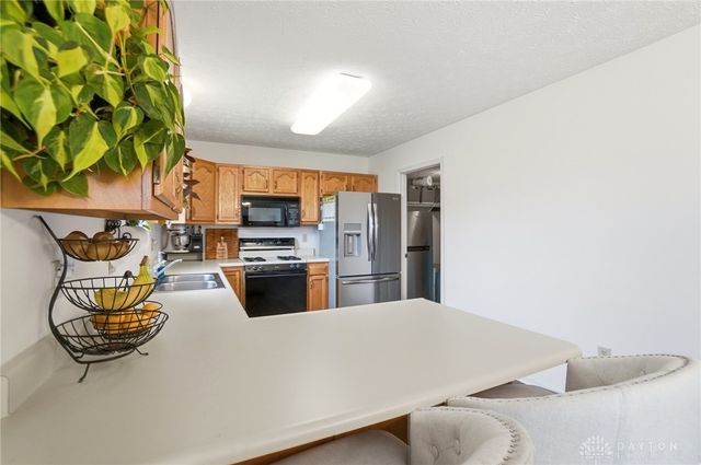 2010 Clearstream Way, Englewood, OH 45315