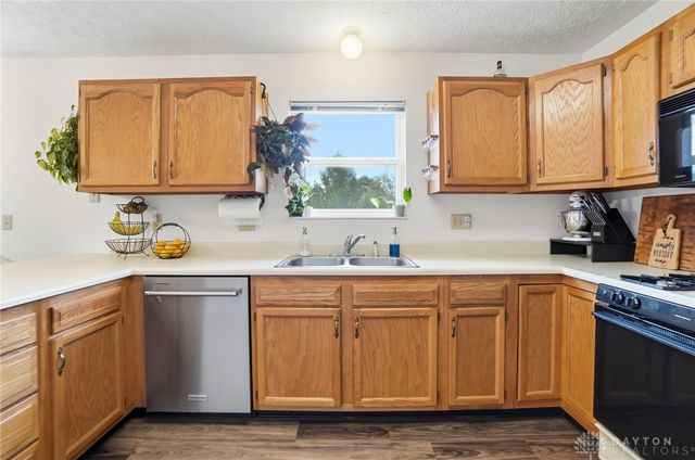 2010 Clearstream Way, Englewood, OH 45315